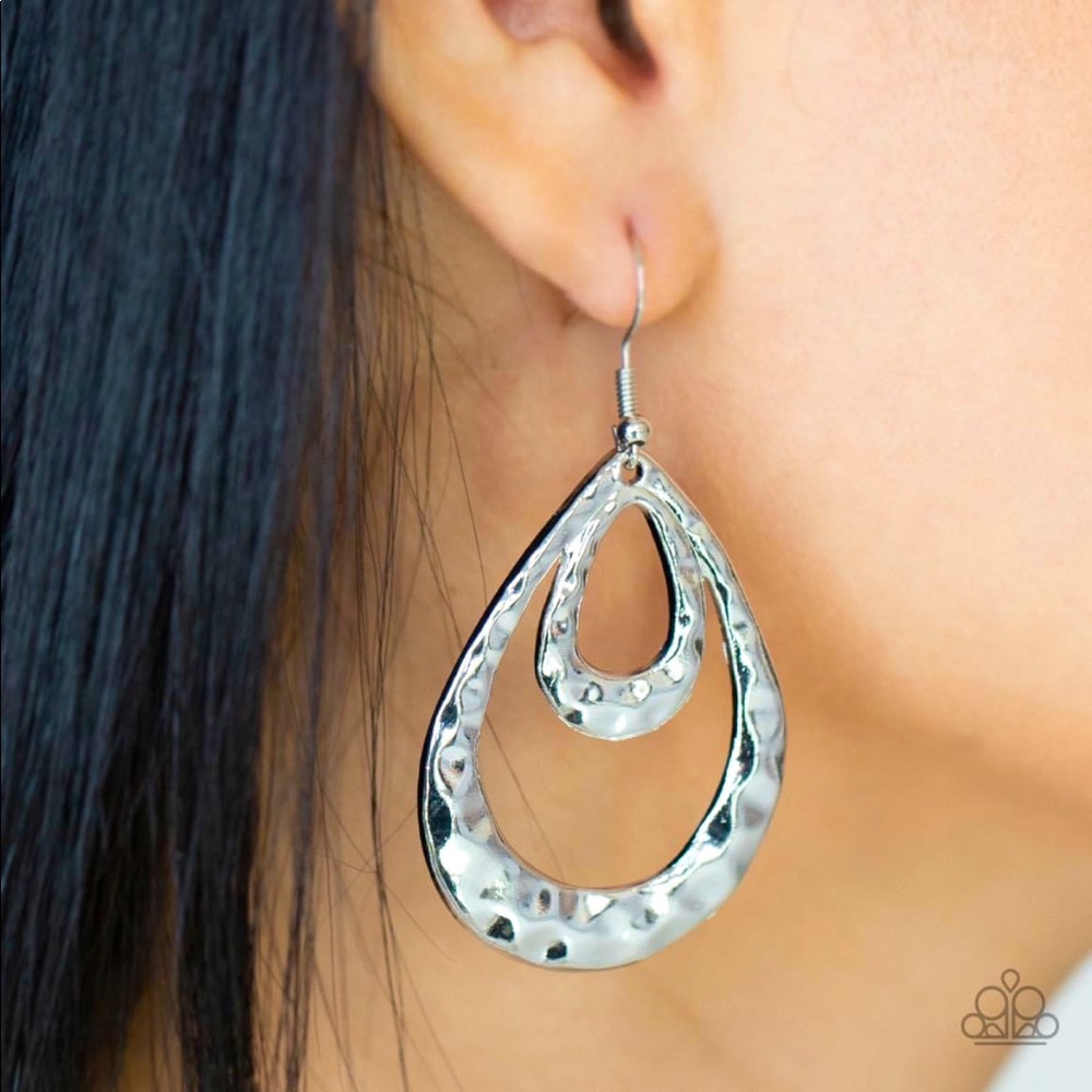 Paparazzi Earring & Necklace.